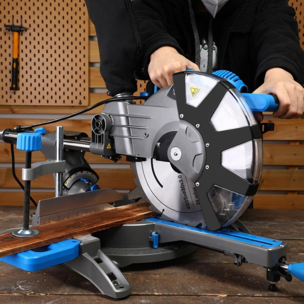 Торцовочная пила Deko DKMS2600W-305 Laser 083-1094