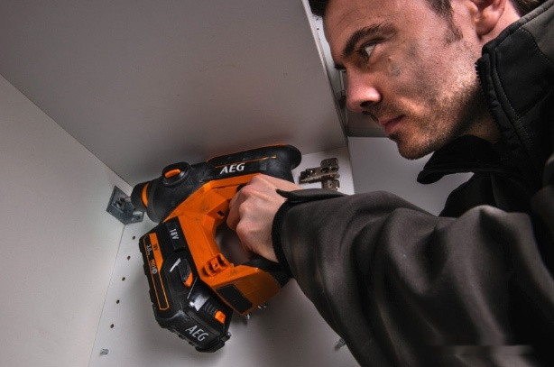 Перфоратор AEG Powertools BBH 18C-0 4935464984 (без АКБ)
