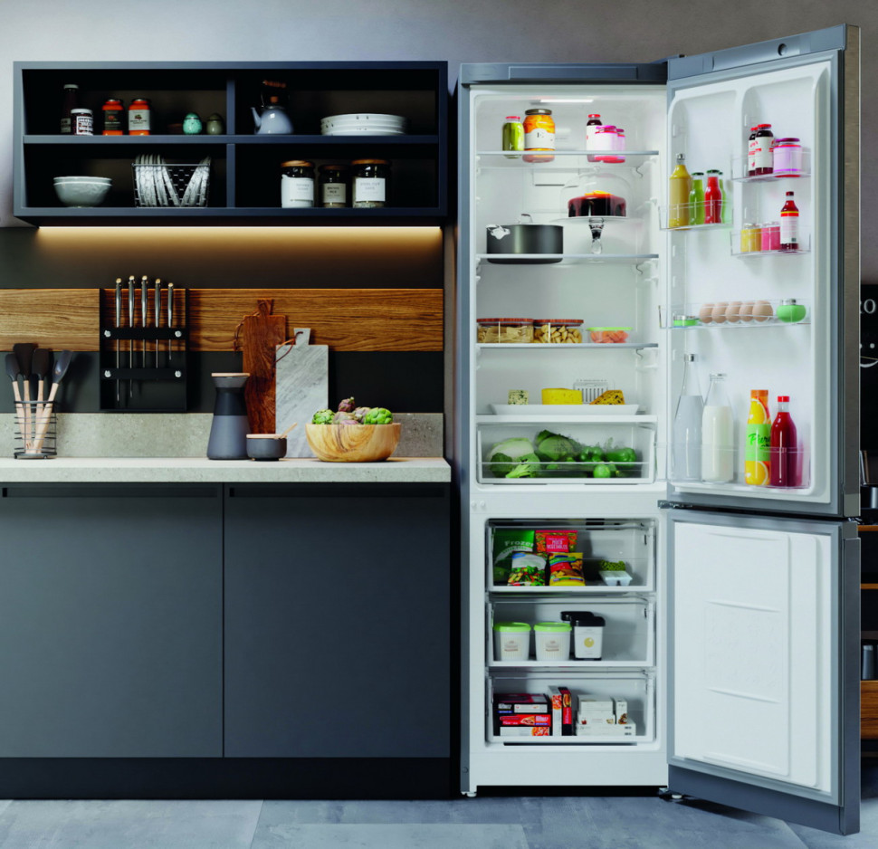 Холодильник с морозильником Hotpoint-Ariston HT 5201I S