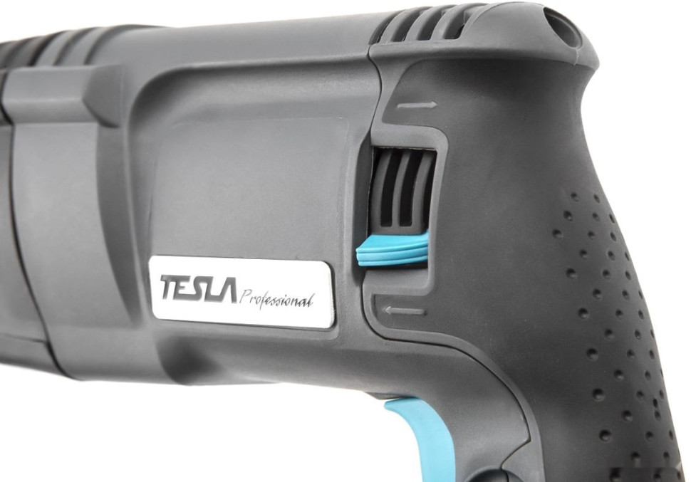 Перфоратор Tesla TR820QC