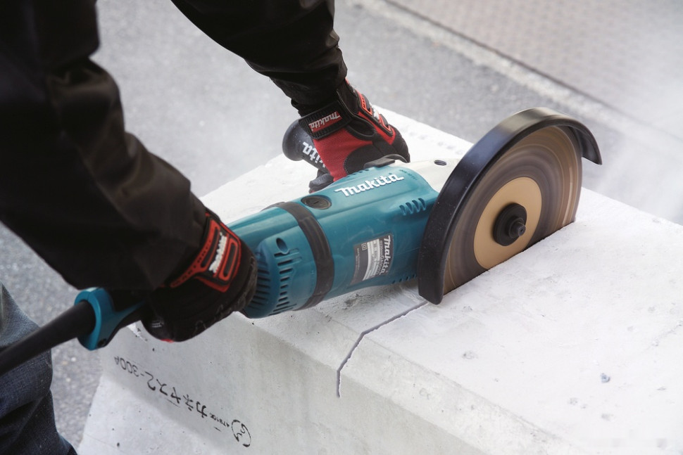 Угловая шлифмашина Makita GA9040RF01