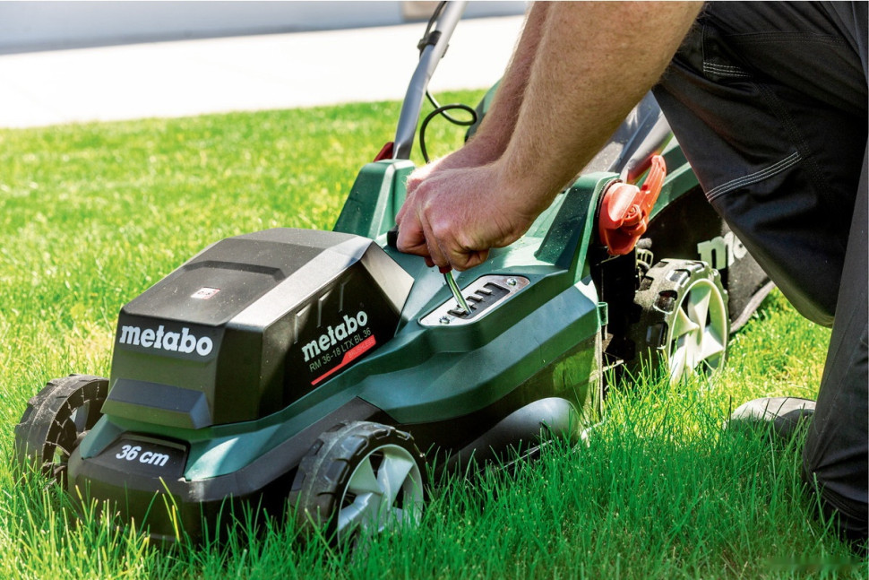 Газонокосилка Metabo RM 36-18 LTX BL 36 T0525 (с 2-мя АКБ)