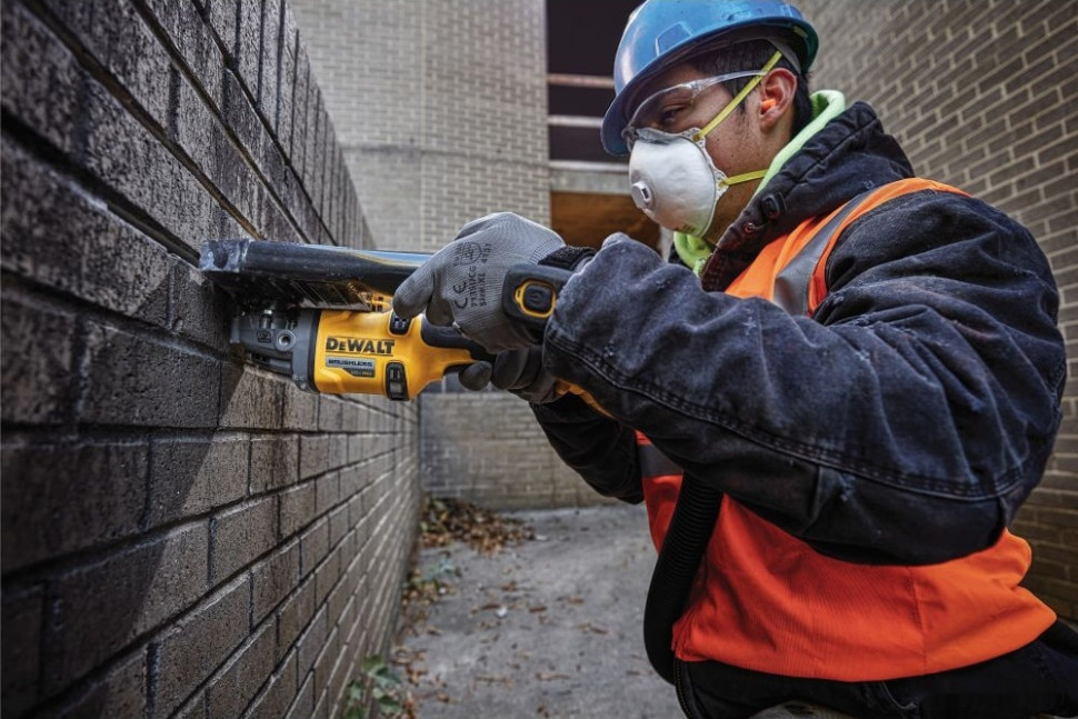 Угловая шлифмашина DeWALT DCG418N (без АКБ)