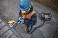 Угловая шлифмашина DeWALT DCG418N (без АКБ)