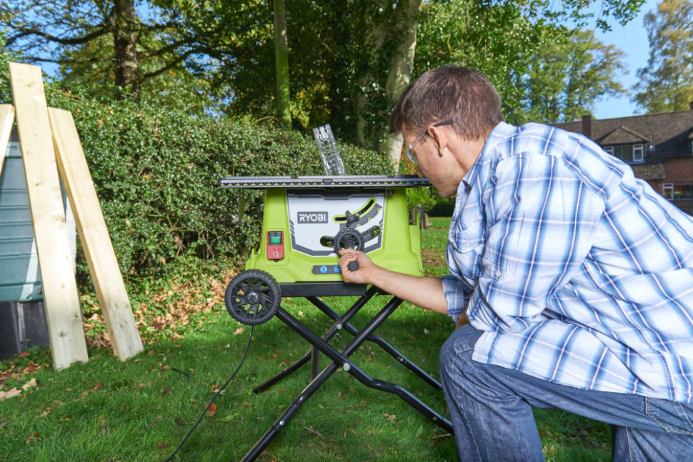 Дисковая пила Ryobi RTS1800EF-G