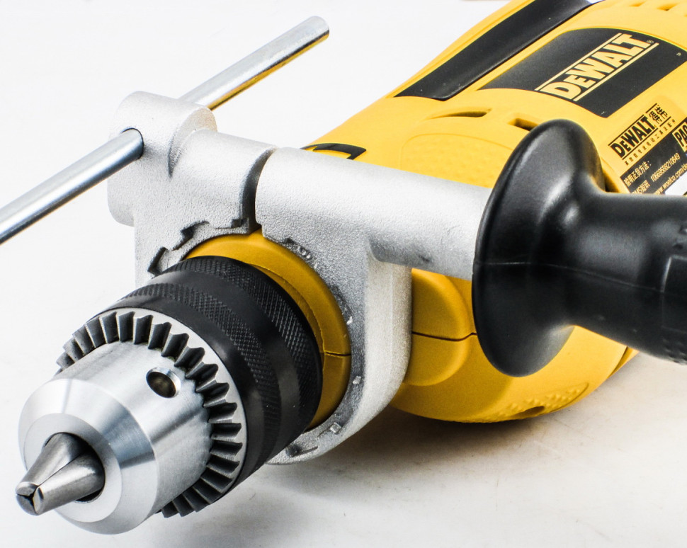 Дрель ударная DeWALT DWD024