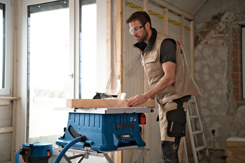 Деревообрабатывающий станок Bosch GTS 18V-216 Professional 0601B44000 (без АКБ)