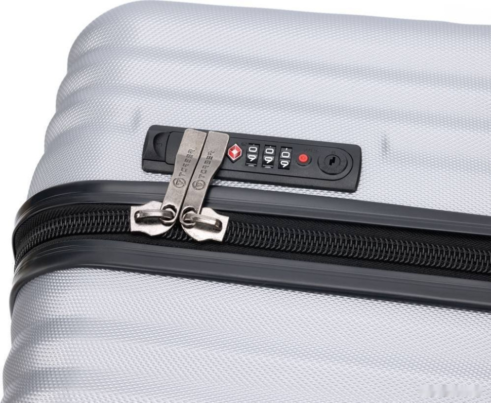 Чемодан-спиннер Torber T1919M 67 см (серебристый)