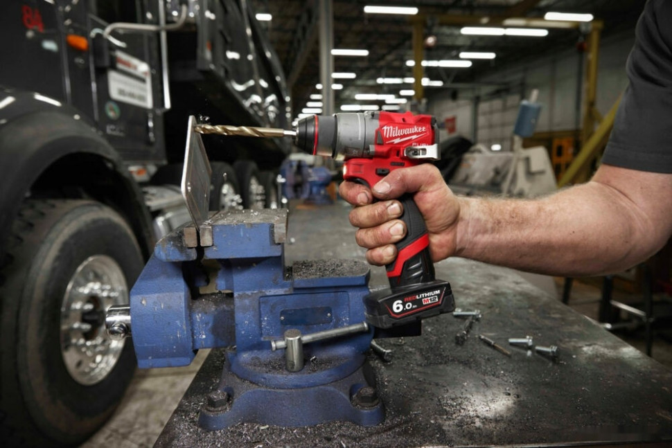 Дрель-шуруповерт Milwaukee M12 FUEL M12FDD2-602X 4933479875 (с 2-мя АКБ 6 Ач, кейс)