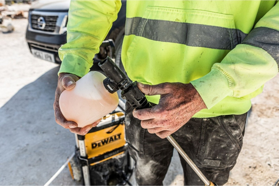 Мойка высокого давления DeWALT DCMPW1600N (без АКБ)