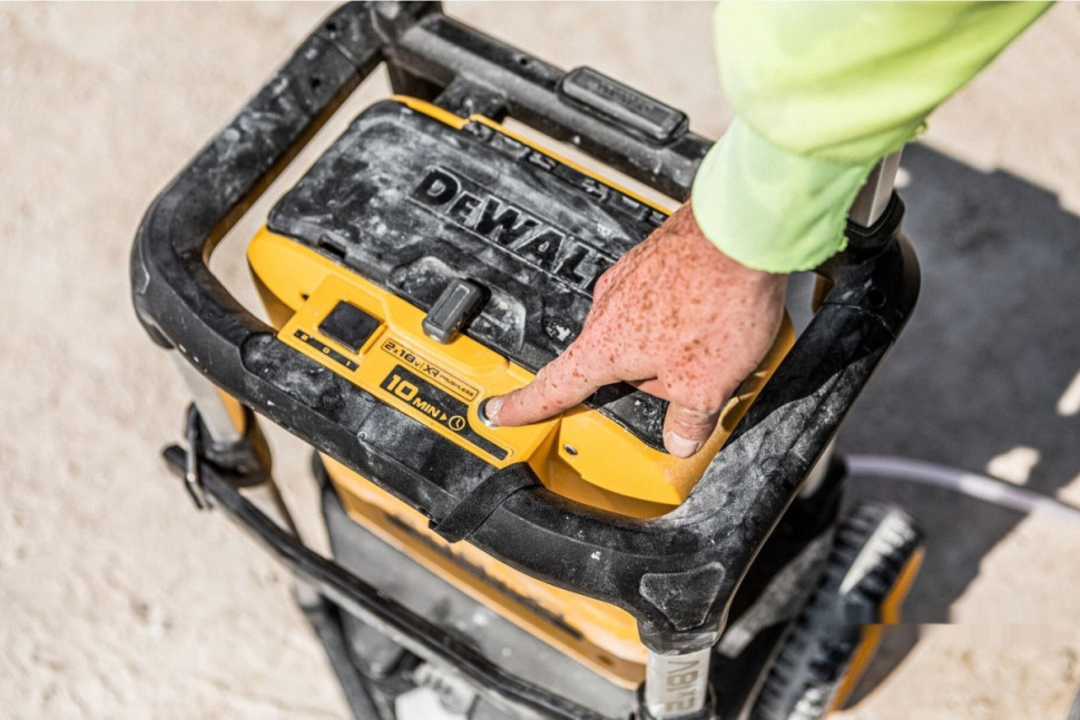 Мойка высокого давления DeWALT DCMPW1600N (без АКБ)