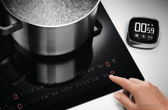 Варочная панель Electrolux Induction 300 Slim-Fit LIL61434C