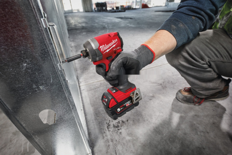 Винтоверт Milwaukee M18 FUEL M18FID3-502X 4933479866 (с 2-мя АКБ, кейс)