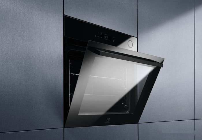 Духовой шкаф Electrolux EOC8P39WZ