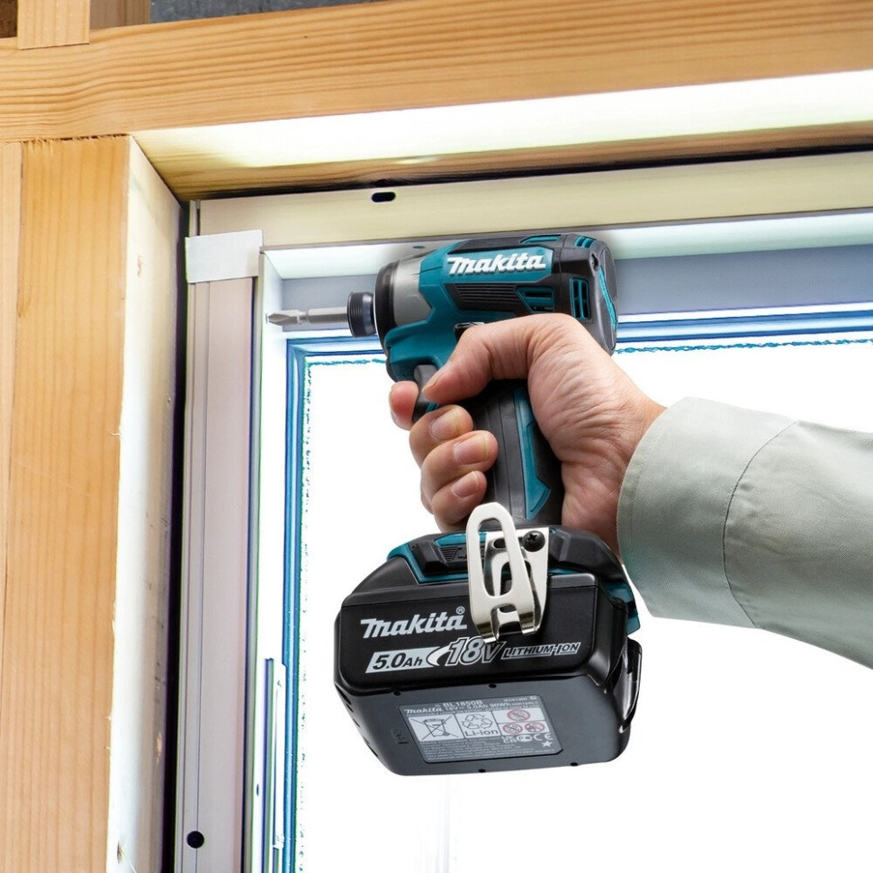 Винтоверт Makita DTD173RFJ (с 2-мя АКБ, кейс)