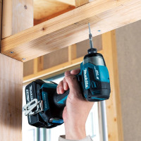 Винтоверт Makita DTD173RFJ (с 2-мя АКБ, кейс)