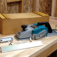 Электрорубанок Makita 1806 B