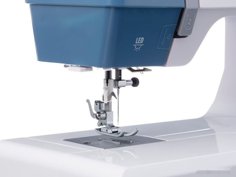 Электромеханическая швейная машина Chayka SewLux 200