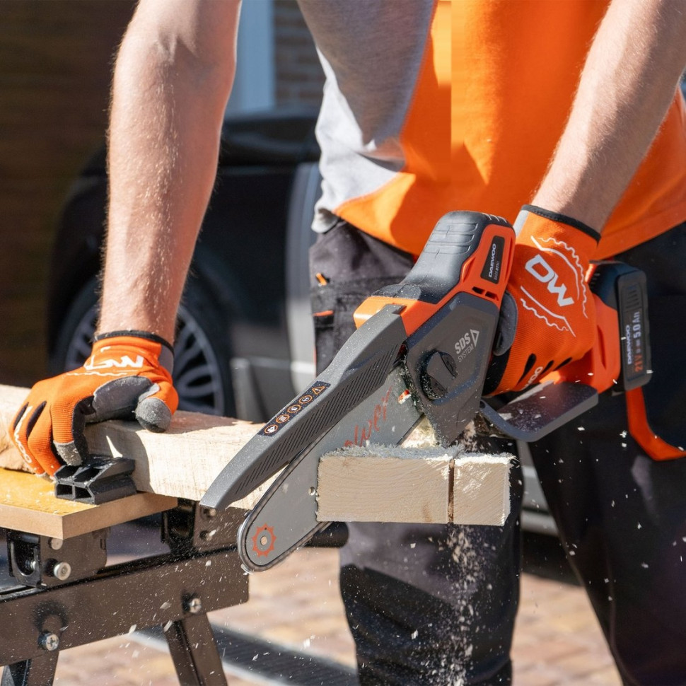 Аккумуляторная пила Daewoo Power DACS 821Li (без АКБ)