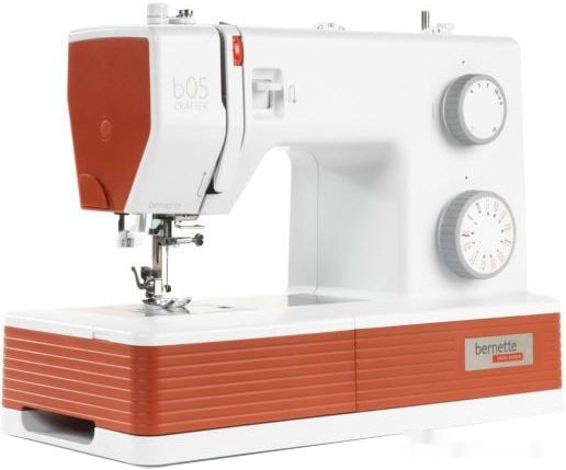 Электромеханическая швейная машина Bernette 05 Crafter