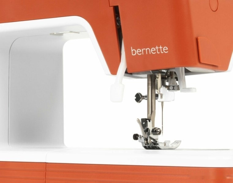 Электромеханическая швейная машина Bernette 05 Crafter