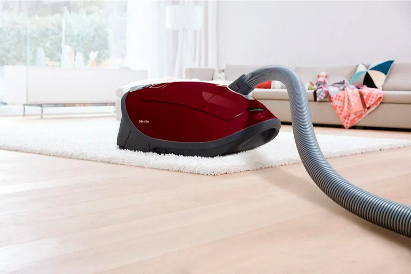 Пылесос Miele Complete C3 Active SGDF3 (красный)