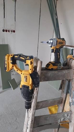 Винтоверт DeWALT DCF809D2T-QW (с 2-мя АКБ, кейс)