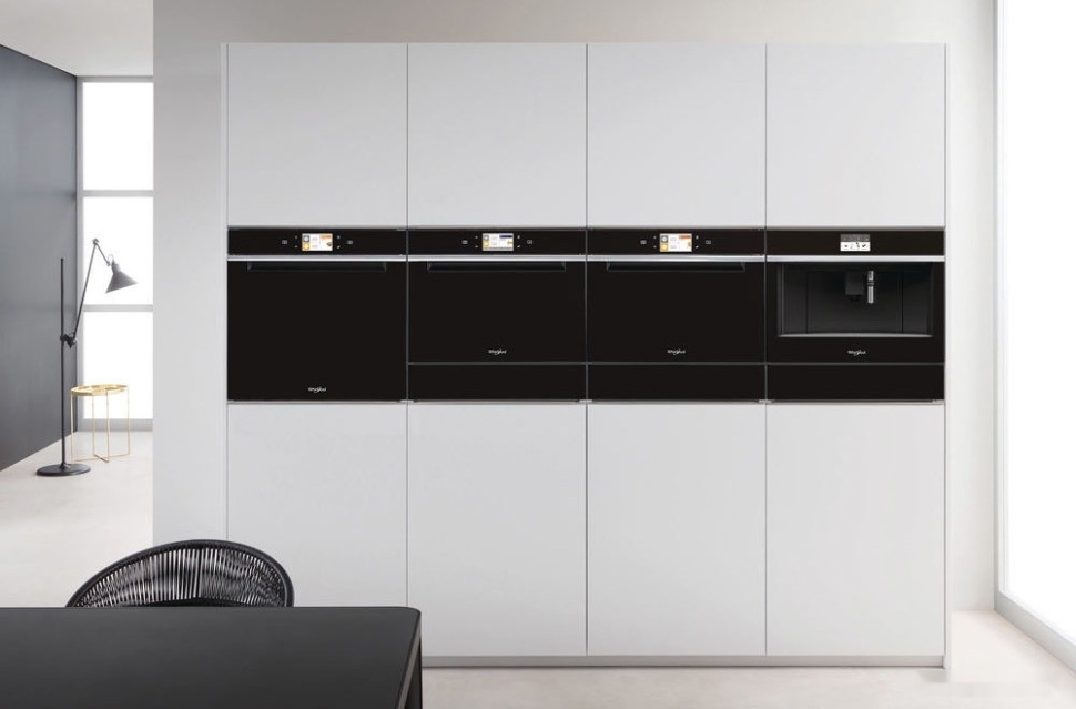 Эспрессо кофемашина Whirlpool W11 CM145