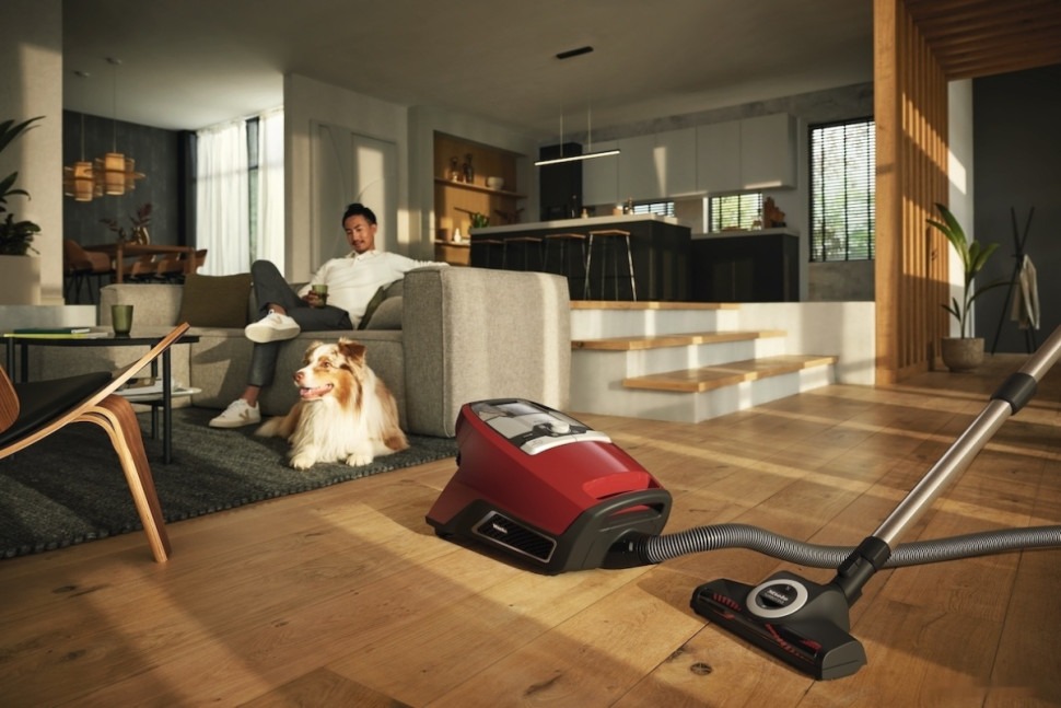 Пылесос Miele Blizzard CX1 Cat & Dog SKCF5 (красный)