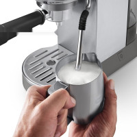 Рожковая кофеварка Delonghi Dedica EC890.M