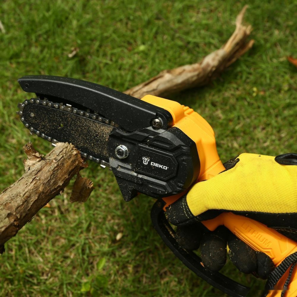 Аккумуляторная пила Deko DKCHS 20-4 063-4307 (с 1-им АКБ)