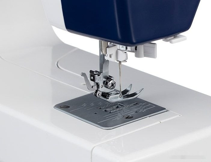 Электромеханическая швейная машина Janome SP903