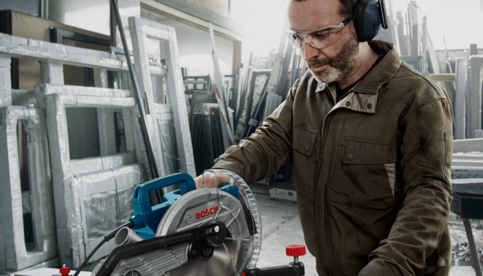 Дисковая (циркулярная) пила Bosch GCM 216 Professional 0601B33000