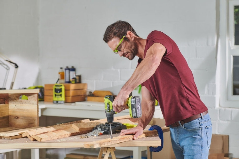 Дрель-шуруповерт Ryobi R18DD5-220S 5133003733 (с 2-мя АКБ, сумка)