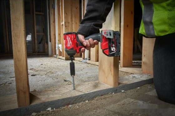 Винтоверт Milwaukee M18 FID2-0X 4933464088 (с 2-мя АКБ, кейс)