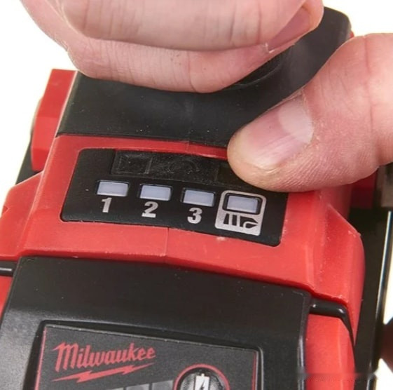 Винтоверт Milwaukee M18 FID2-0X 4933464088 (с 2-мя АКБ, кейс)