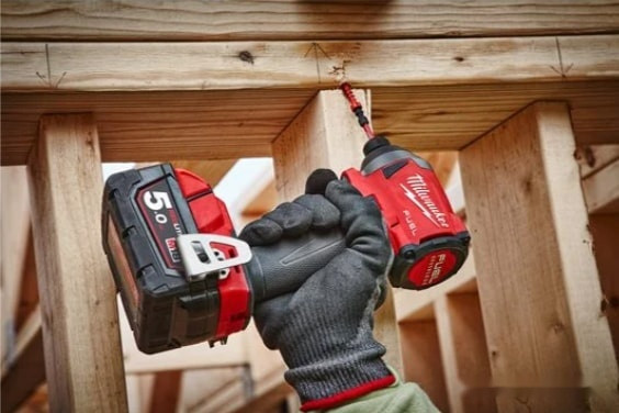 Винтоверт Milwaukee M18 FID2-0X 4933464088 (с 2-мя АКБ, кейс)