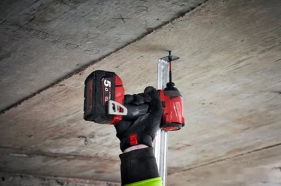 Винтоверт Milwaukee M18 FID2-0X 4933464088 (с 2-мя АКБ, кейс)
