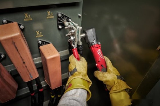 Гайковерт Milwaukee M12 FRAIWF38-0 4933471700 (без АКБ)