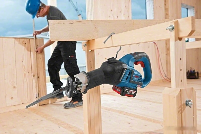 Сабельная пила Bosch GSA 18V-32 Professional 06016A8108 (без АКБ)