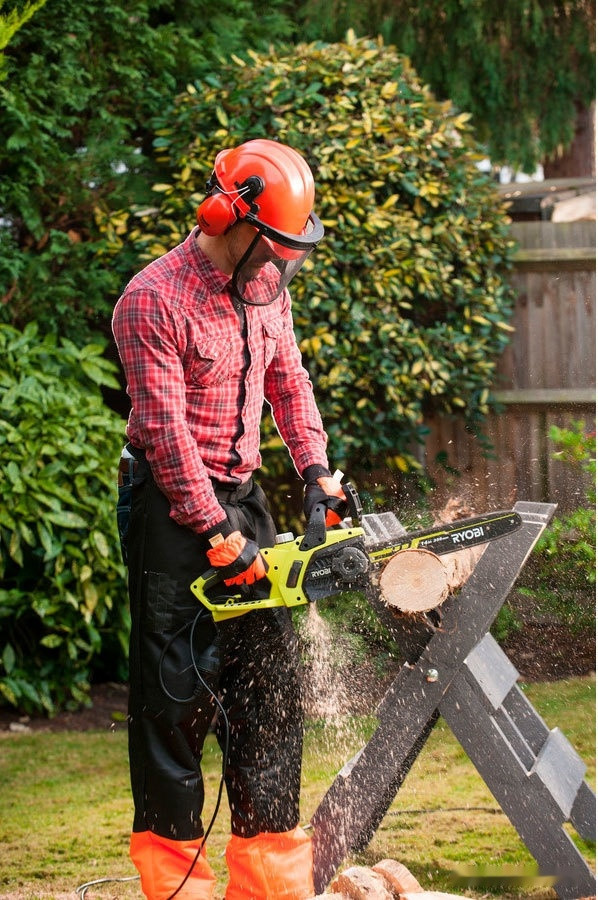 Электрическая пила Ryobi RCS1935B
