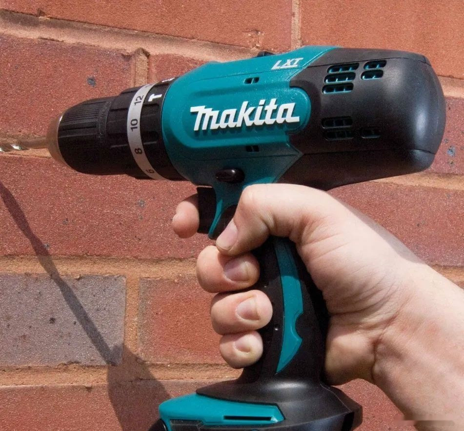 Ударная дрель-шуруповерт Makita DHP453RAJ (с 2-мя АКБ 2 Ач, кейс)