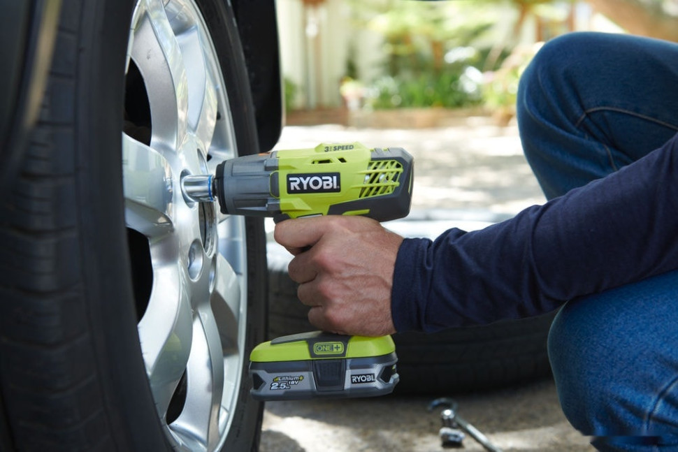 Ударный гайковерт Ryobi R18IW3-120S 5133003574 (с 1-им АКБ)