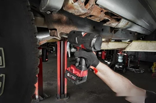 Гайковерт Milwaukee M18 FHIWF12-502X Fuel 4933459696 (с 2-мя АКБ, кейс)