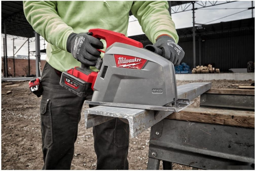 Дисковая (циркулярная) пила Milwaukee Fuel M18 FMCS66-0C 4933472110 (без АКБ, кейс)