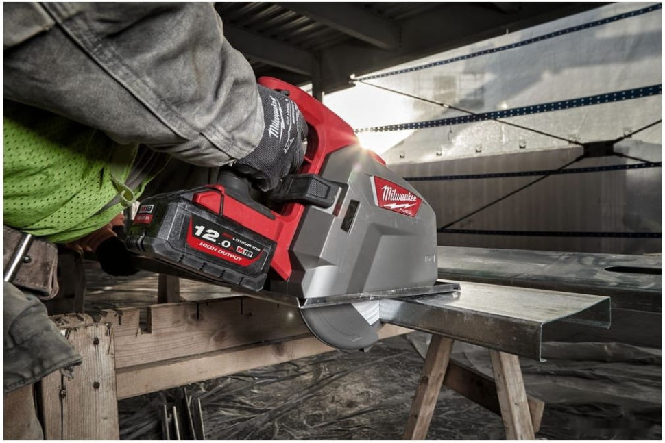 Дисковая (циркулярная) пила Milwaukee Fuel M18 FMCS66-0C 4933472110 (без АКБ, кейс)
