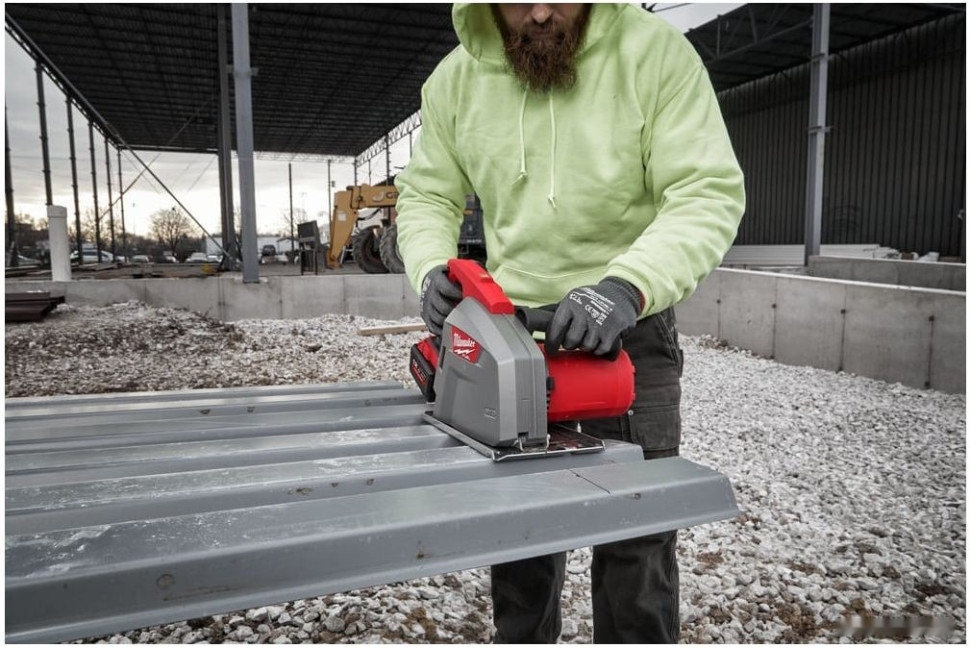 Дисковая (циркулярная) пила Milwaukee Fuel M18 FMCS66-0C 4933472110 (без АКБ, кейс)