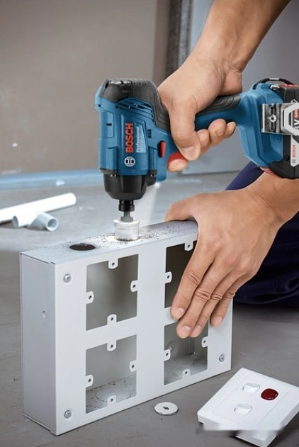 Винтоверт Bosch GDR 180-LI Professional 06019G5123 (с 2-мя АКБ, кейс)