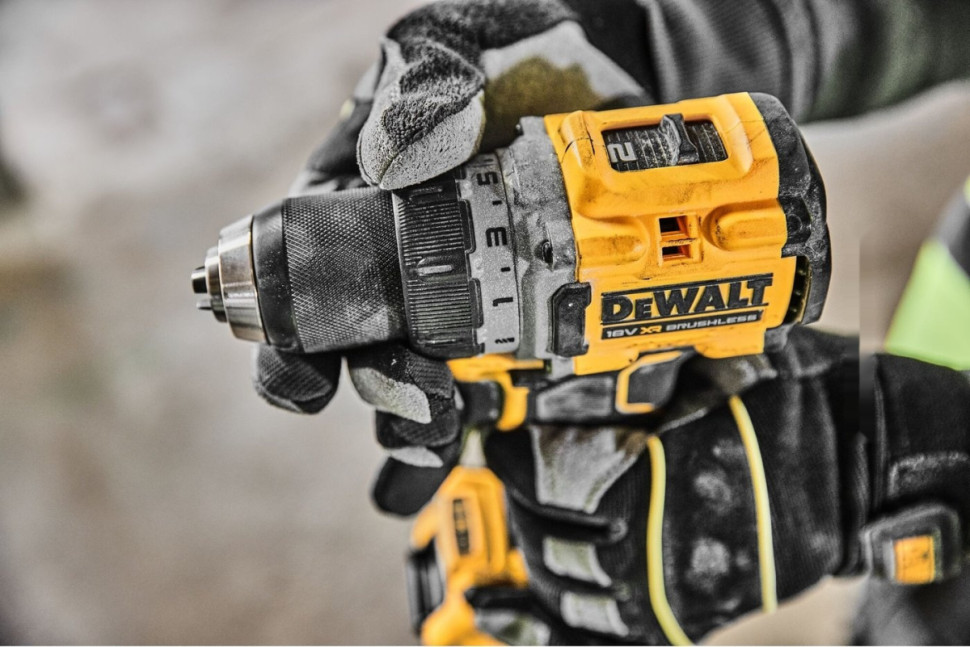 Дрель-шуруповерт DeWALT DCD800E1T (с 1-им АКБ 1.7 Ач, кейс)