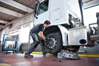 Гайковерт Bosch GDS 18V-1050 H Professional 06019J8502 (с 2-мя АКБ 8 Ah, кейс)